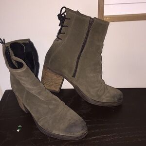 Bundle Discount! 🔥 
Dark Olive green heeled boots - warm fur-lined!